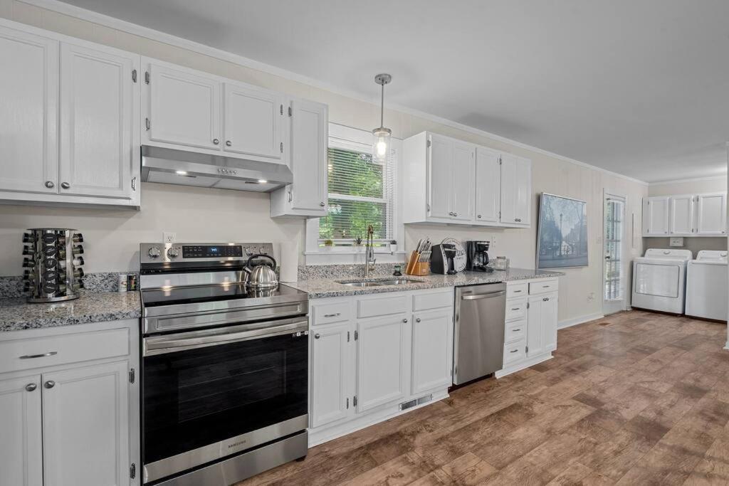 Spacious Home- Near Airport, Crabtree Mall & Food Raleigh Eksteriør billede