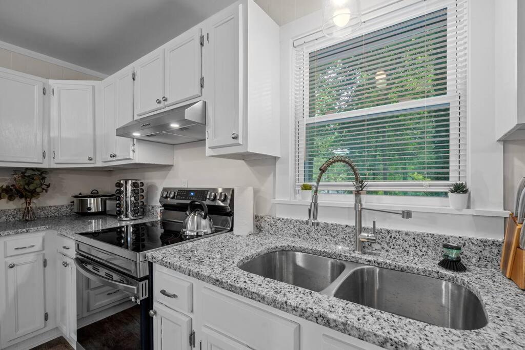 Spacious Home- Near Airport, Crabtree Mall & Food Raleigh Eksteriør billede